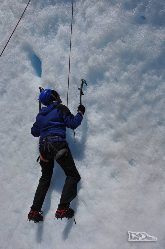 Concentração para subir uma parede de gelo no glaciar Viedma, no Parque Nacional Los Glaciares, região de El Chaltén, no sul da ArgentinaParque Nacional Los Glaciares, região de El Chaltén, no sul da Argentina